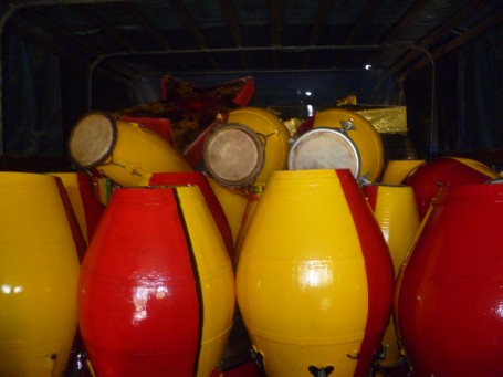 DE TAMBORES Y ESTRELLAS