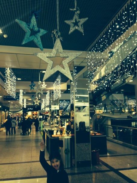 Matilda´s quest. Star hunging from the ceiling