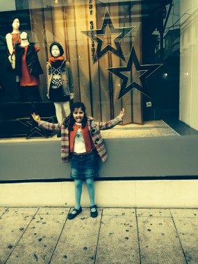 matilda´s quest. Big stars on the glass wall